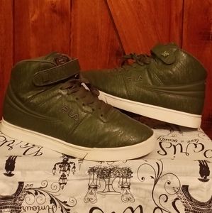 *NWOT*Fila (High top sneakers)